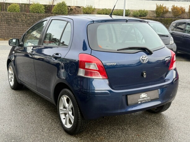 toyota-yaris-bensin-2010-big-3