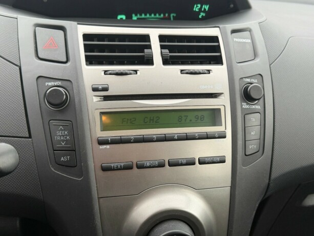 toyota-yaris-bensin-2010-big-9