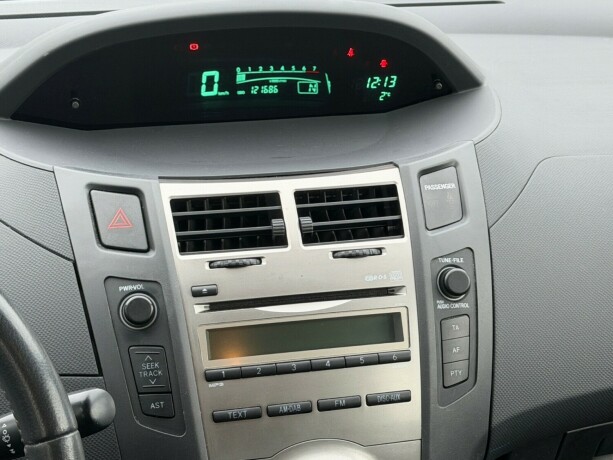 toyota-yaris-bensin-2010-big-8