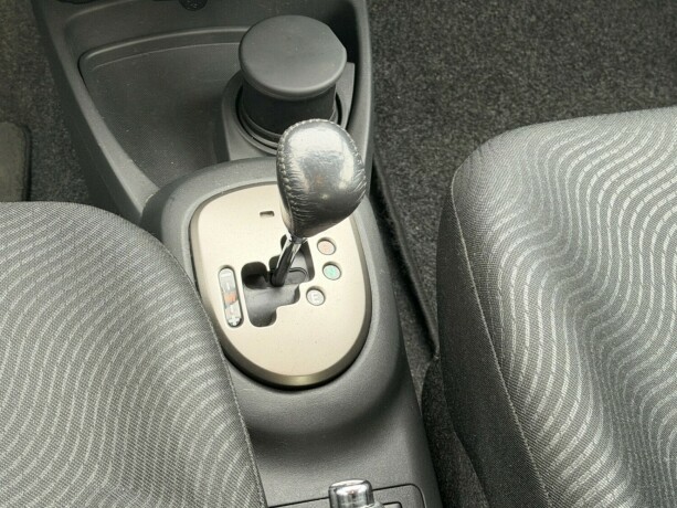 toyota-yaris-bensin-2010-big-11