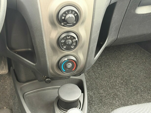 toyota-yaris-bensin-2010-big-10