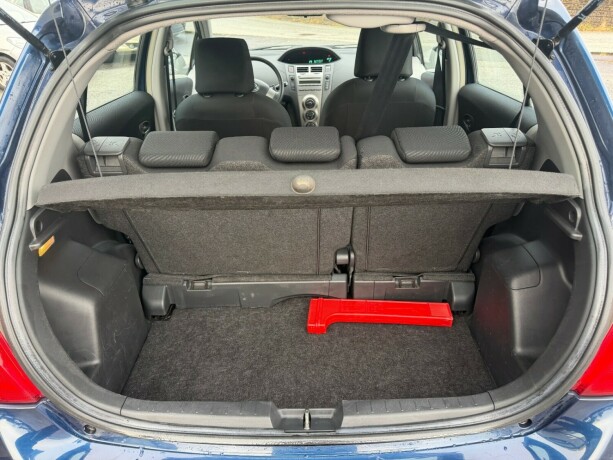 toyota-yaris-bensin-2010-big-17