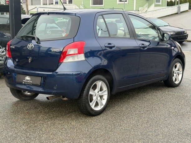 toyota-yaris-bensin-2010-big-4