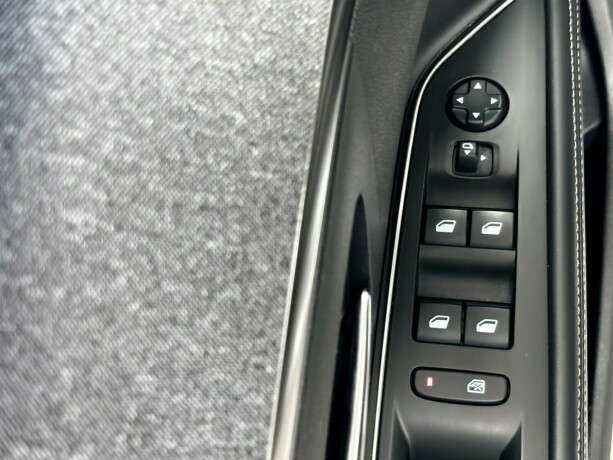 peugeot-5008-bensin-2018-big-12