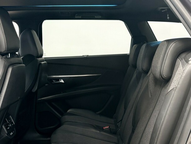 peugeot-5008-bensin-2018-big-31