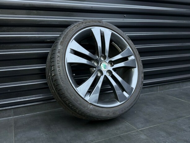 skoda-fabia-bensin-2012-big-24