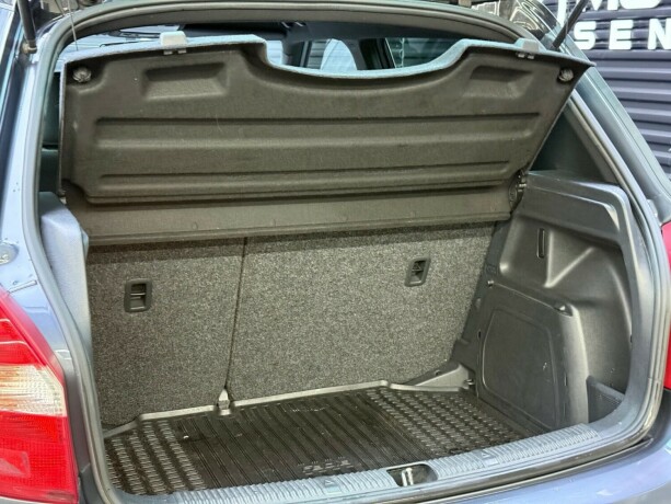 skoda-fabia-bensin-2012-big-23