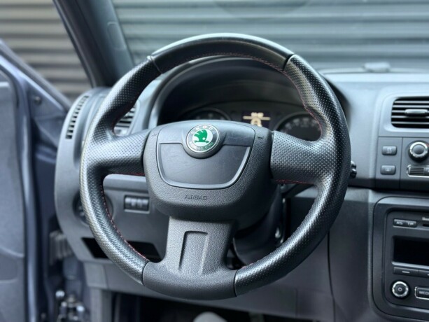 skoda-fabia-bensin-2012-big-13