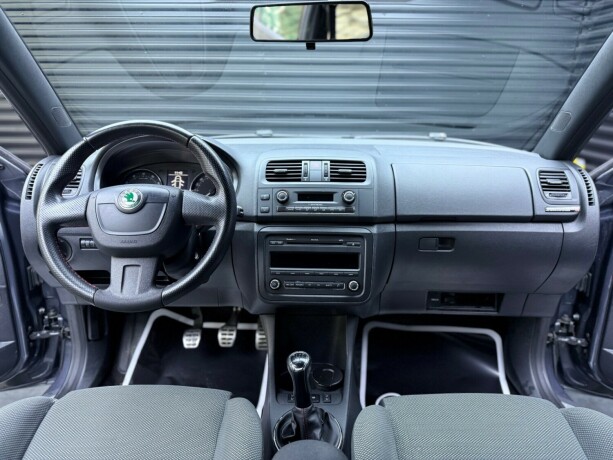 skoda-fabia-bensin-2012-big-10