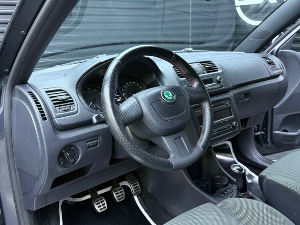 skoda-fabia-bensin-2012-big-11