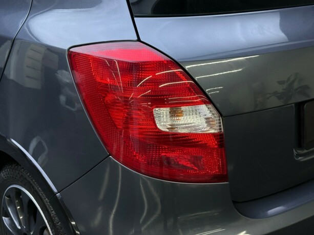 skoda-fabia-bensin-2012-big-7