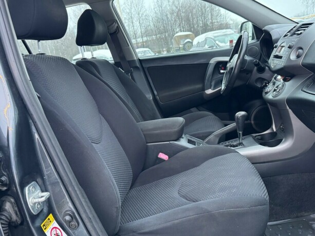 toyota-rav4-bensin-2006-big-12