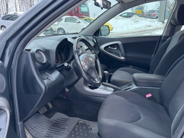 toyota-rav4-bensin-2006-big-8