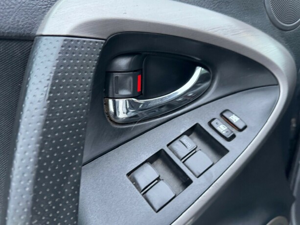 toyota-rav4-bensin-2006-big-19