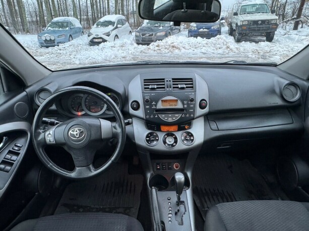 toyota-rav4-bensin-2006-big-13