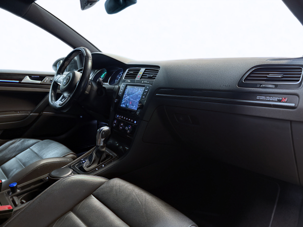 volkswagen-golf-elektrisitetbensin-2016-big-5