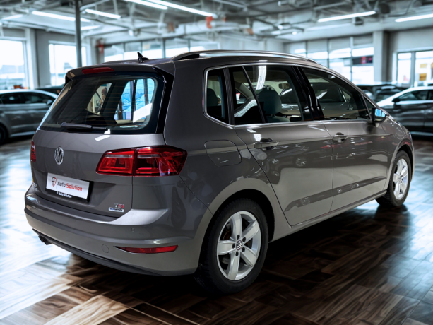 volkswagen-golf-sportsvan-bensin-2016-big-1