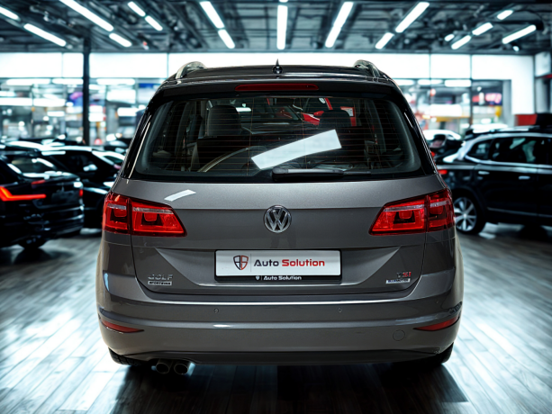 volkswagen-golf-sportsvan-bensin-2016-big-3