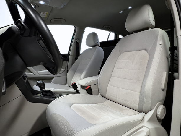 volkswagen-golf-sportsvan-bensin-2016-big-4