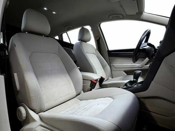 volkswagen-golf-sportsvan-bensin-2016-big-5