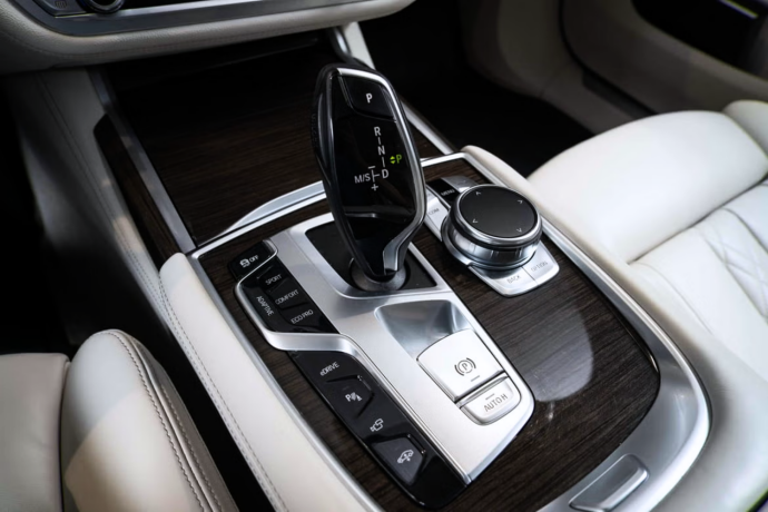 bmw-7-serie-elektrisitetbensin-2017-big-12