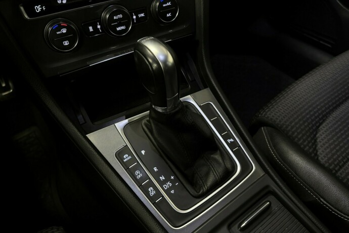 volkswagen-golf-bensin-2016-big-34