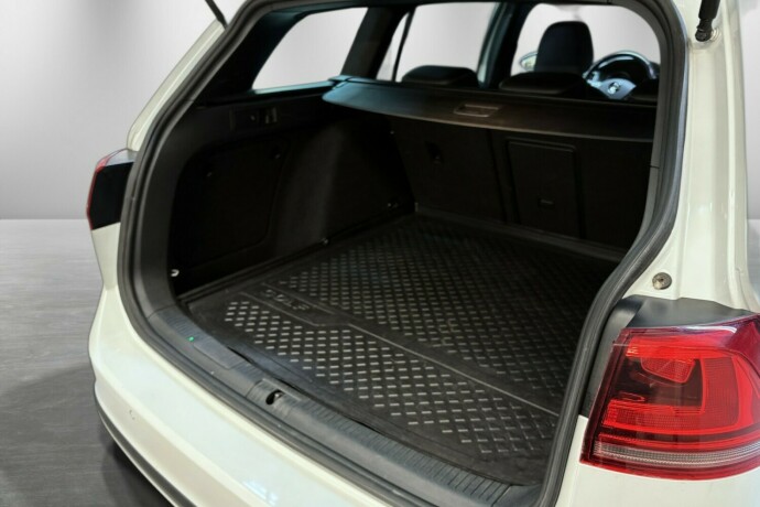 volkswagen-golf-bensin-2016-big-10