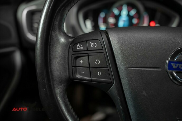 volvo-v40-cross-country-diesel-2014-big-26