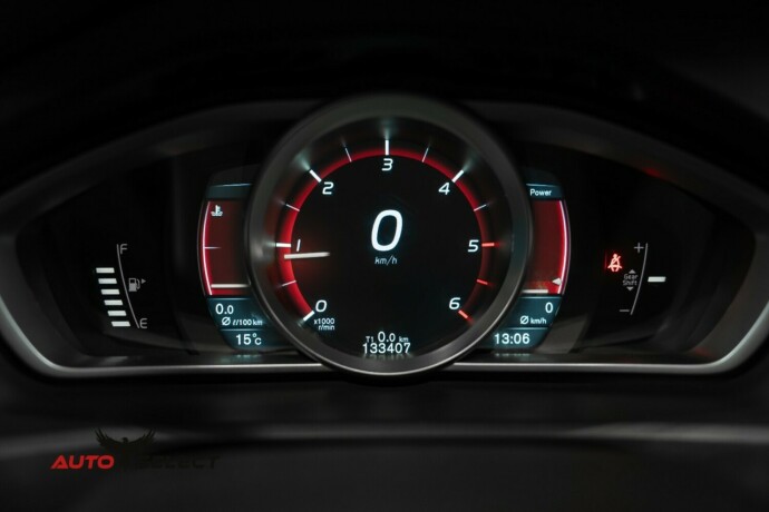 volvo-v40-cross-country-diesel-2014-big-27