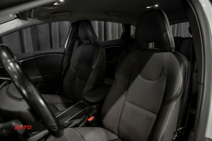 volvo-v40-cross-country-diesel-2014-big-21