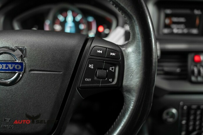 volvo-v40-cross-country-diesel-2014-big-28