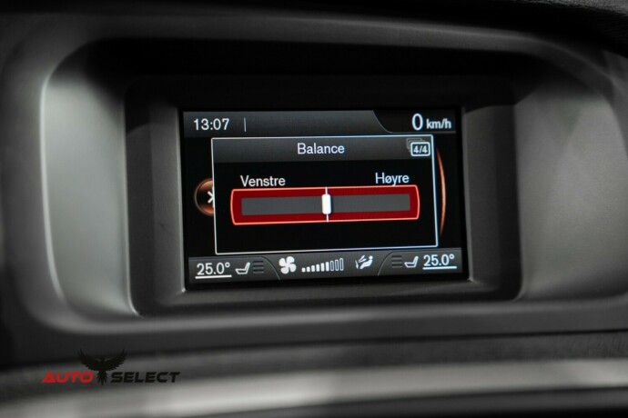 volvo-v40-cross-country-diesel-2014-big-35