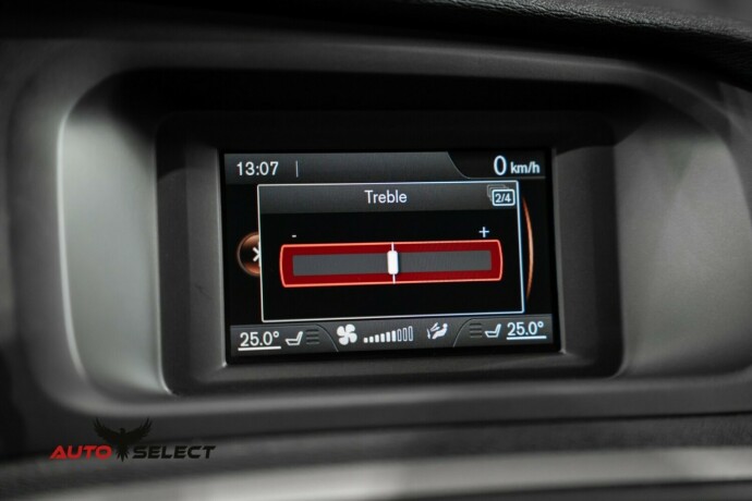 volvo-v40-cross-country-diesel-2014-big-33