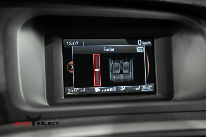 volvo-v40-cross-country-diesel-2014-big-34