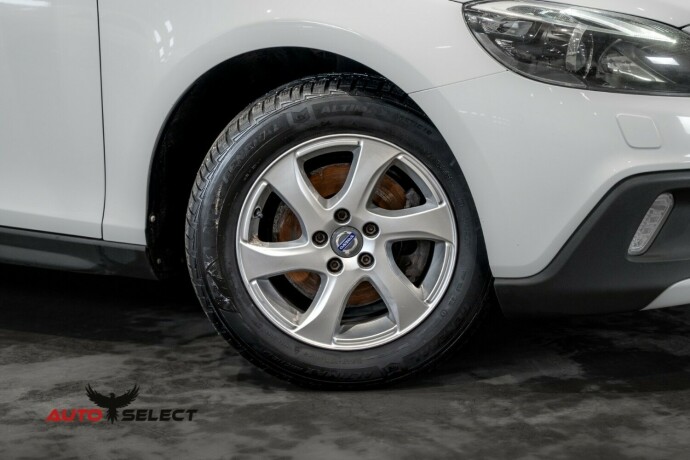 volvo-v40-cross-country-diesel-2014-big-2