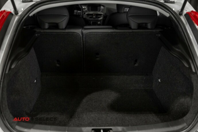 volvo-v40-cross-country-diesel-2014-big-9