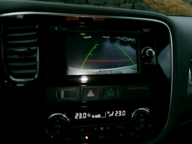 mitsubishi-outlander-elektrisitetbensin-2014-big-14