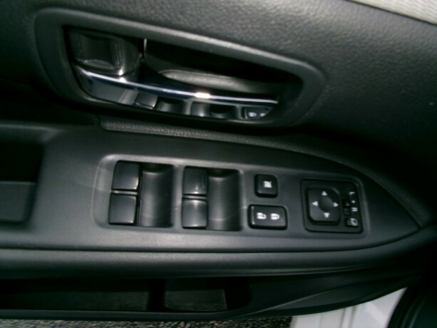 mitsubishi-outlander-elektrisitetbensin-2014-big-10