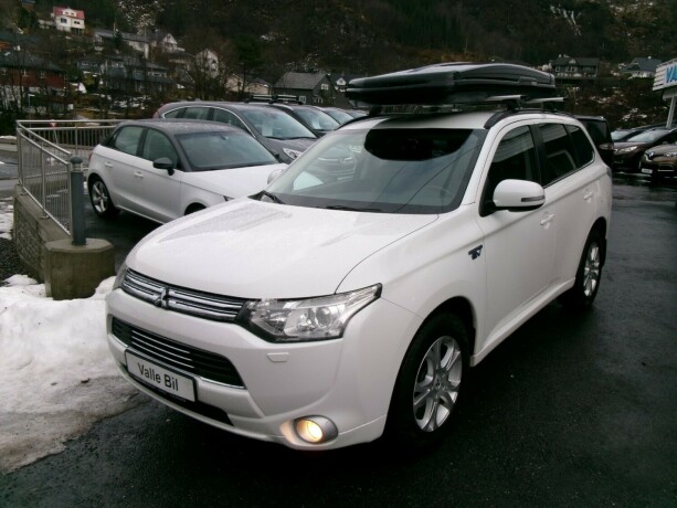 mitsubishi-outlander-elektrisitetbensin-2014-big-2