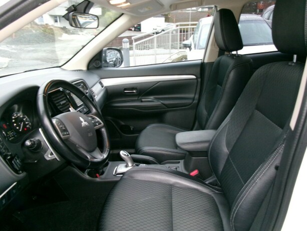 mitsubishi-outlander-elektrisitetbensin-2014-big-9