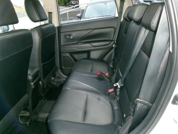 mitsubishi-outlander-elektrisitetbensin-2014-big-8