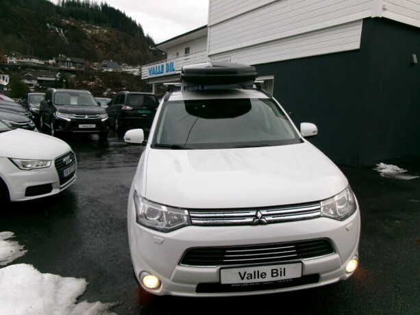 mitsubishi-outlander-elektrisitetbensin-2014-big-1
