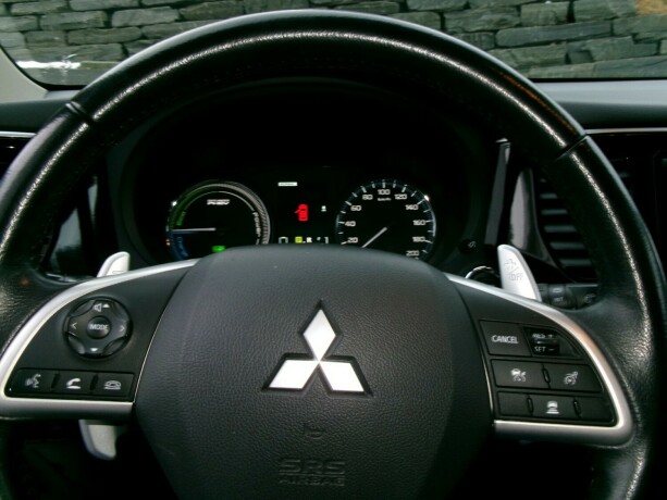 mitsubishi-outlander-elektrisitetbensin-2014-big-15