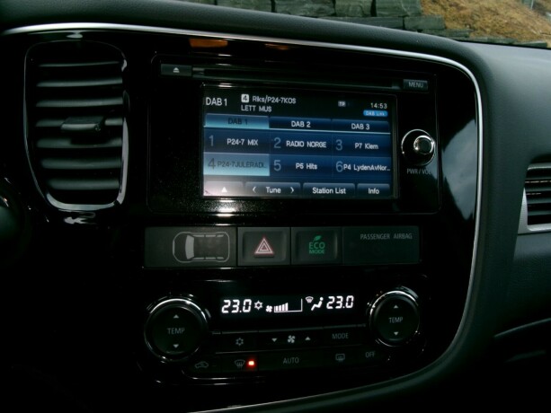 mitsubishi-outlander-elektrisitetbensin-2014-big-13