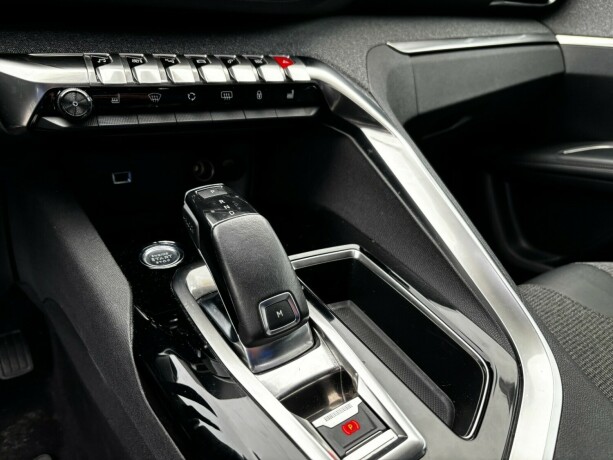 peugeot-5008-bensin-2019-big-19