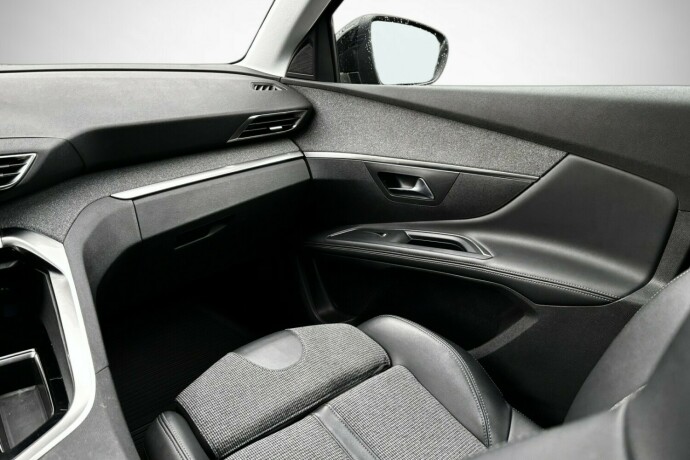 peugeot-5008-bensin-2019-big-25