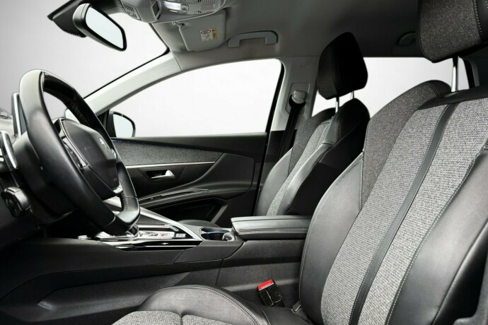 peugeot-5008-bensin-2019-big-14