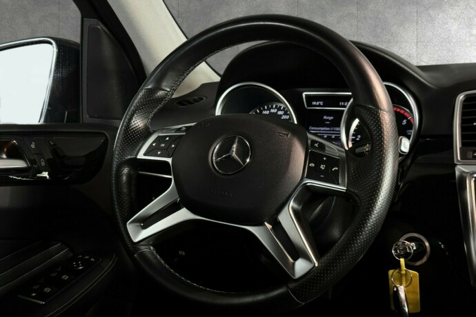 mercedes-benz-m-klasse-diesel-2014-big-26