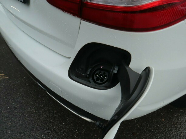 mercedes-benz-c-klasse-plug-in-petrol-2016-big-24