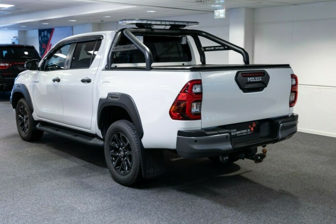toyota-hilux-2023-big-1